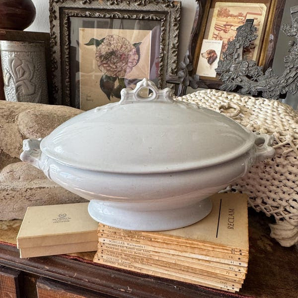 1852–1883 Footed English Tureen — J.W. Pankhurst