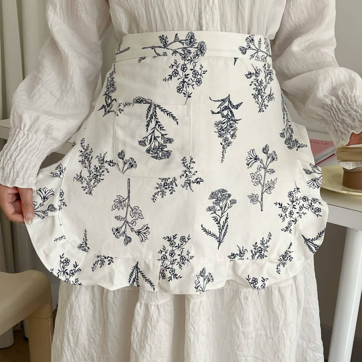 HALF-BODY FLORAL APRON